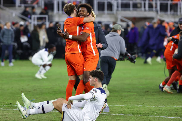 加速谈判，弗拉门戈总监：希望若日尼奥在世俱杯之前加盟.