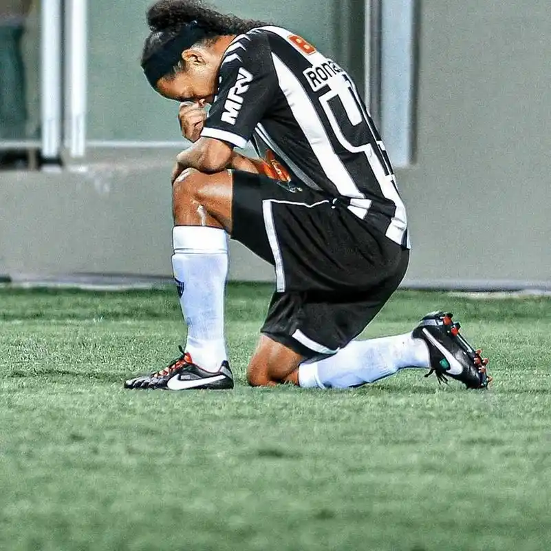 曼晚：埃德森明夏续约可能性小，特拉福德现在能从他身上学习.